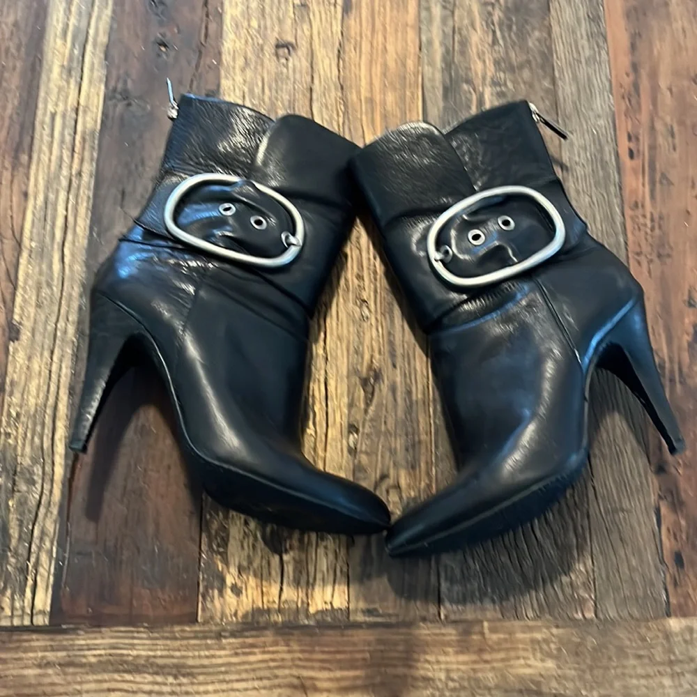 Boutique 9 Leather Bootie (5) - Picture 3 of 5